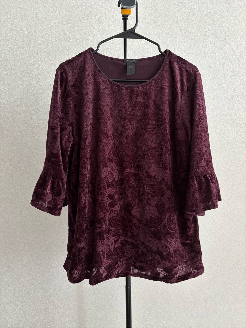 Ann Taylor Factory Women’s L Burgundy Velvet Burnout Bell Sleeve Top Blouse